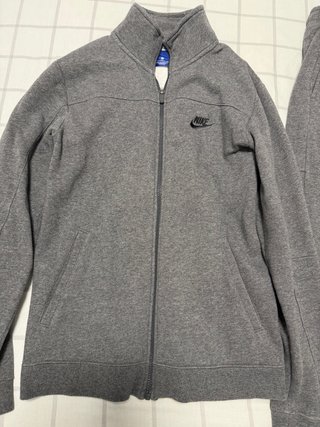 Conjunto deportivo Nike gris poco uso