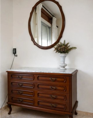 Dormitorio completo con lámparas