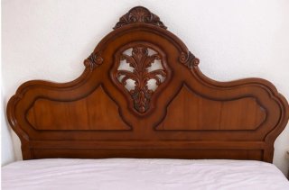 Dormitorio completo con lámparas