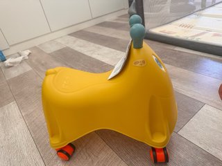 Bicicleta infantil amarilla