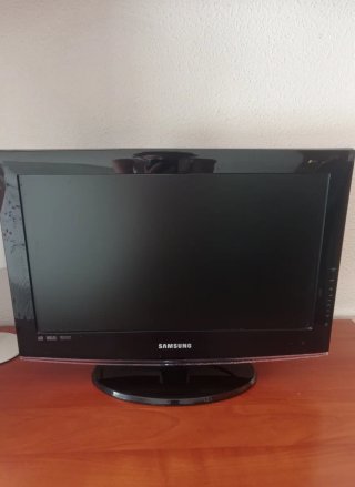 Televisor Samsung 20 pulgadas color  negro.