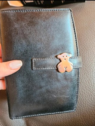 Cartera Tous piel negra oso plata