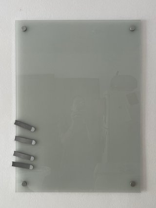 Pizarra cristal IKEA con pinzas