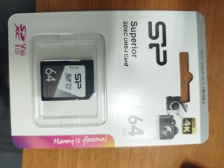 Fotocamera Canon EOS R100 + Scheda SD 64GB