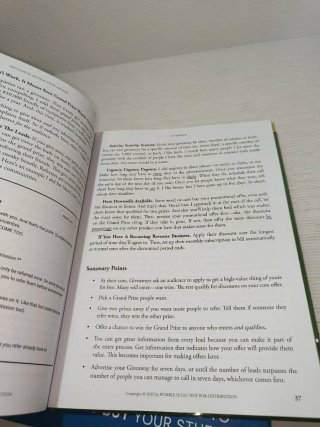 Libro $100M Money Models Alex Hormozi in Inglese