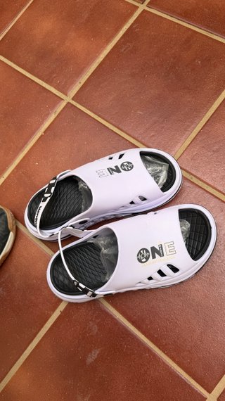 Sandalias Blancas y Negras Talla 44.5