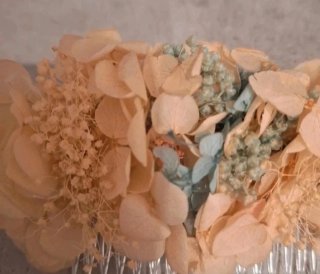 Tocado de flores preservadas
