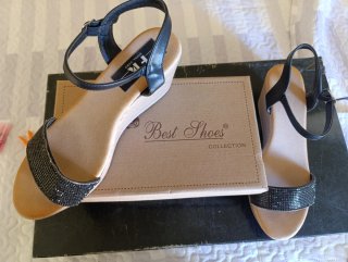 Sandalias cuña Flik negras y plateadas