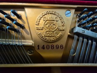 Piano KAWAI japonés