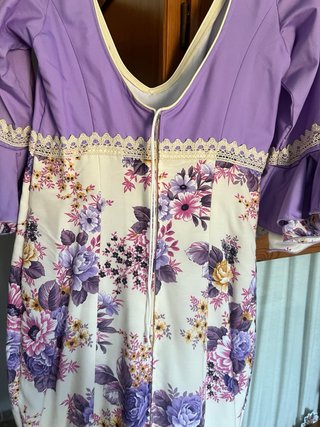 Vestido Flamenca Morado Floral en perfecto estado.