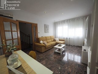Casa adosada en venta en Tomelloso