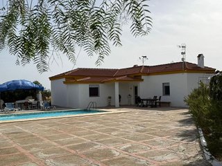 Chalet en venta en Carmona