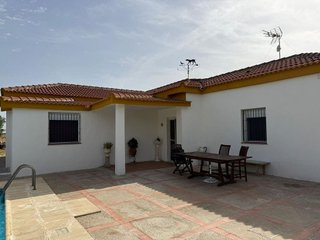 Chalet en venta en Carmona