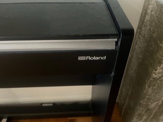 Piano Roland F140 R