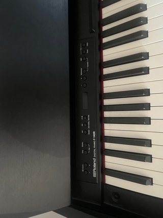 Piano Roland F140 R