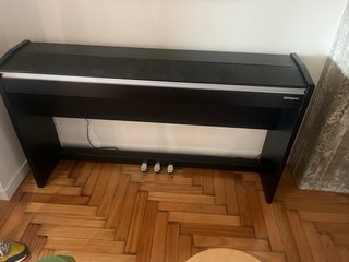 Piano Roland F140 R