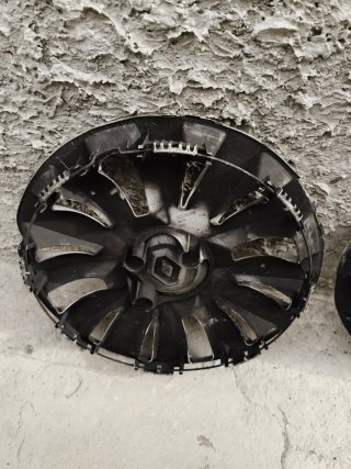 TAPACUBOS RENAULT LLANTA 15 ORIGINALES.