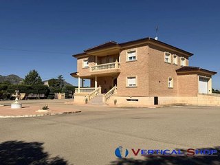 Chalet en venta en Yecla