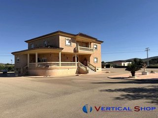 Chalet en venta en Yecla