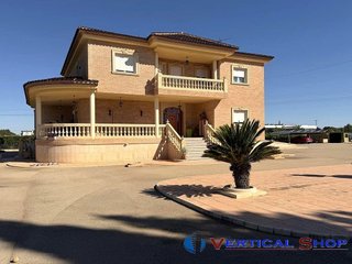 Chalet en venta en Yecla