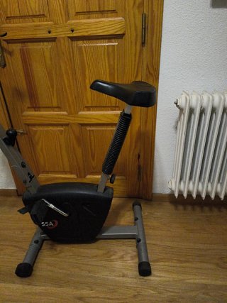 Bicicleta estática (pantalla y pedales a revisar)