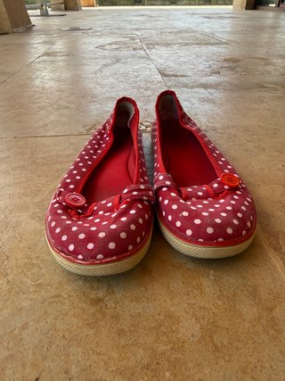 Sandalias rojas lunares