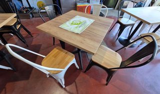 Lote mobiliario hostelería mesas y sillas