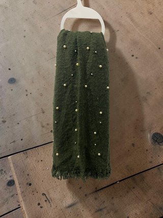 Bufanda verde con perlas