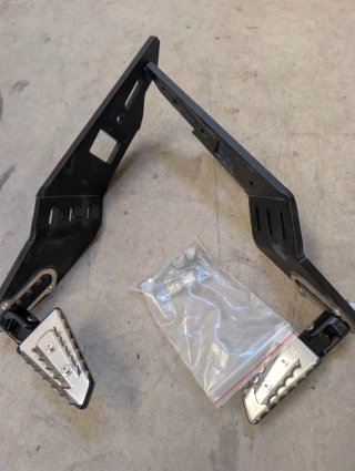 Reposapiés Honda Forza 750 piloto