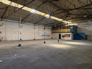 Nave industrial en venta en Camarma de Esteruelas
