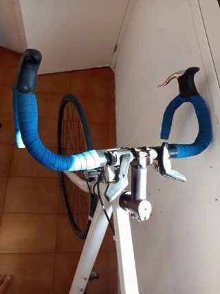 Bicicleta de carretera blanca Marca K.S cycling