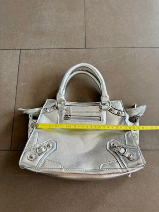 Bolso de mano plateado
