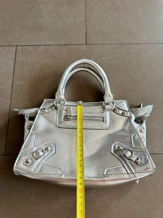 Bolso de mano plateado