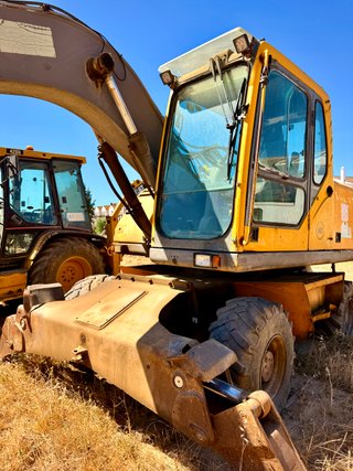 Retroexcavadora Rueda Volvo EW160 AÑO 2004