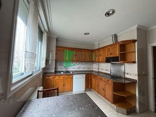 Piso en venta en As Lagoas en Ourense