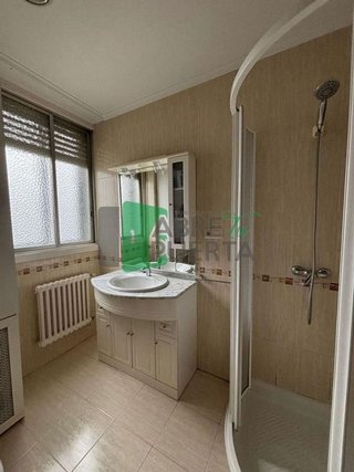 Piso en venta en As Lagoas en Ourense