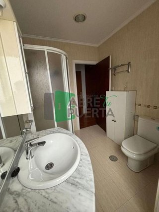 Piso en venta en As Lagoas en Ourense