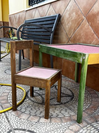 Mesa y sillas infantiles