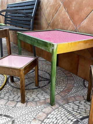Mesa y sillas infantiles