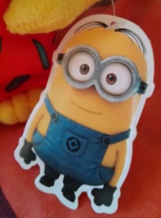 ❤️2 PELUCHES DORAEMON y MINION x15€