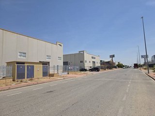 Local comercial en venta en Santa Cruz - Industria - Polígono Campollano en Albacete