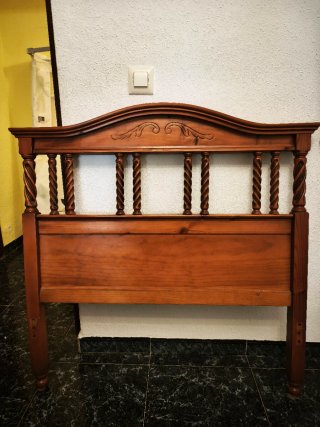 2 Cabeceros de 90 de madera maciza tallada