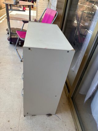 Cajonera gris y blanca