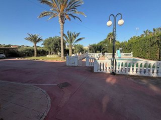 Chalet en venta en Peña de las Águilas en Elche