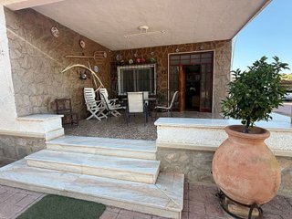 Chalet en venta en Peña de las Águilas en Elche