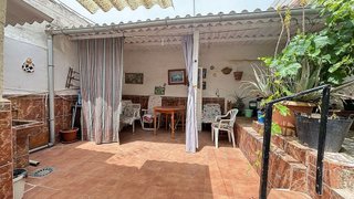 Casa adosada en venta en Illora