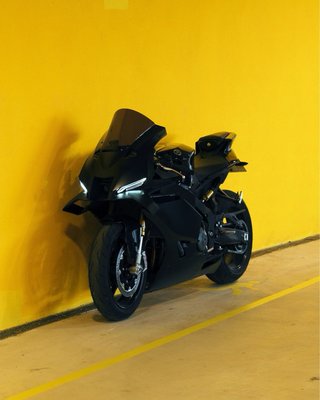 Yamaha R9