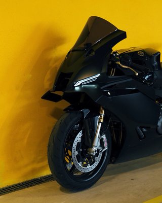 Yamaha R9
