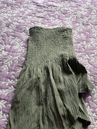 Top verde con fruncido