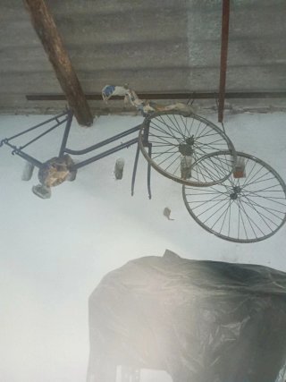 Cuadro de bicicleta y ruedas